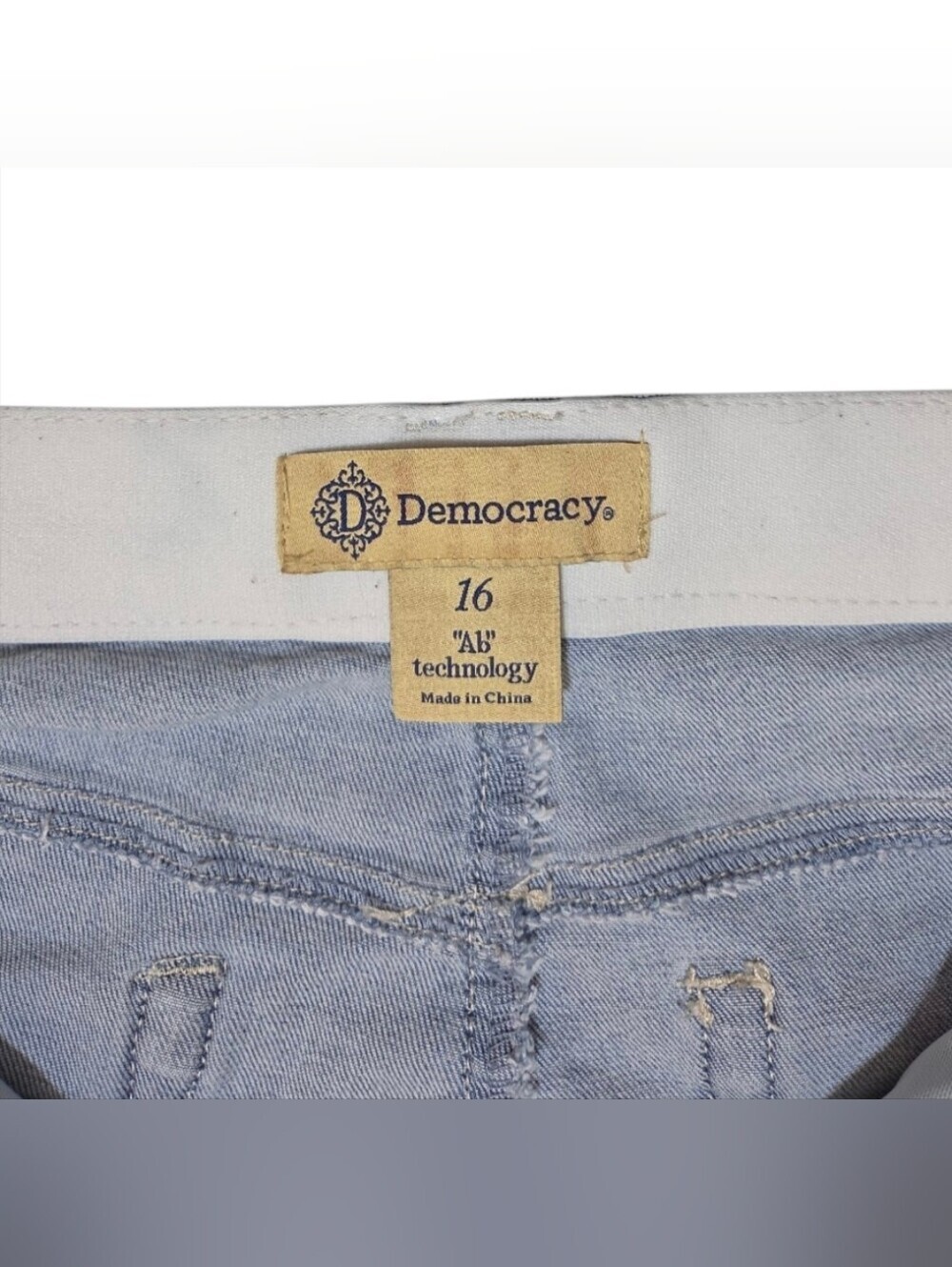 Democracy Light Wash Distressed Jeans Size 16 - Picture 9 of 14